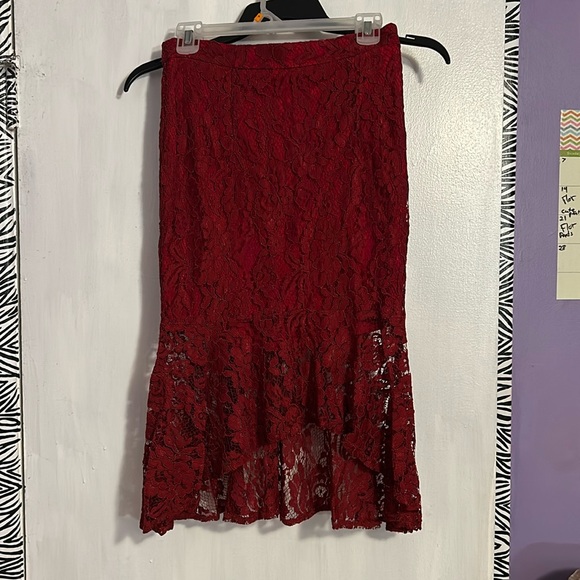 Red lace for and flare skirt - Picture 1 of 3